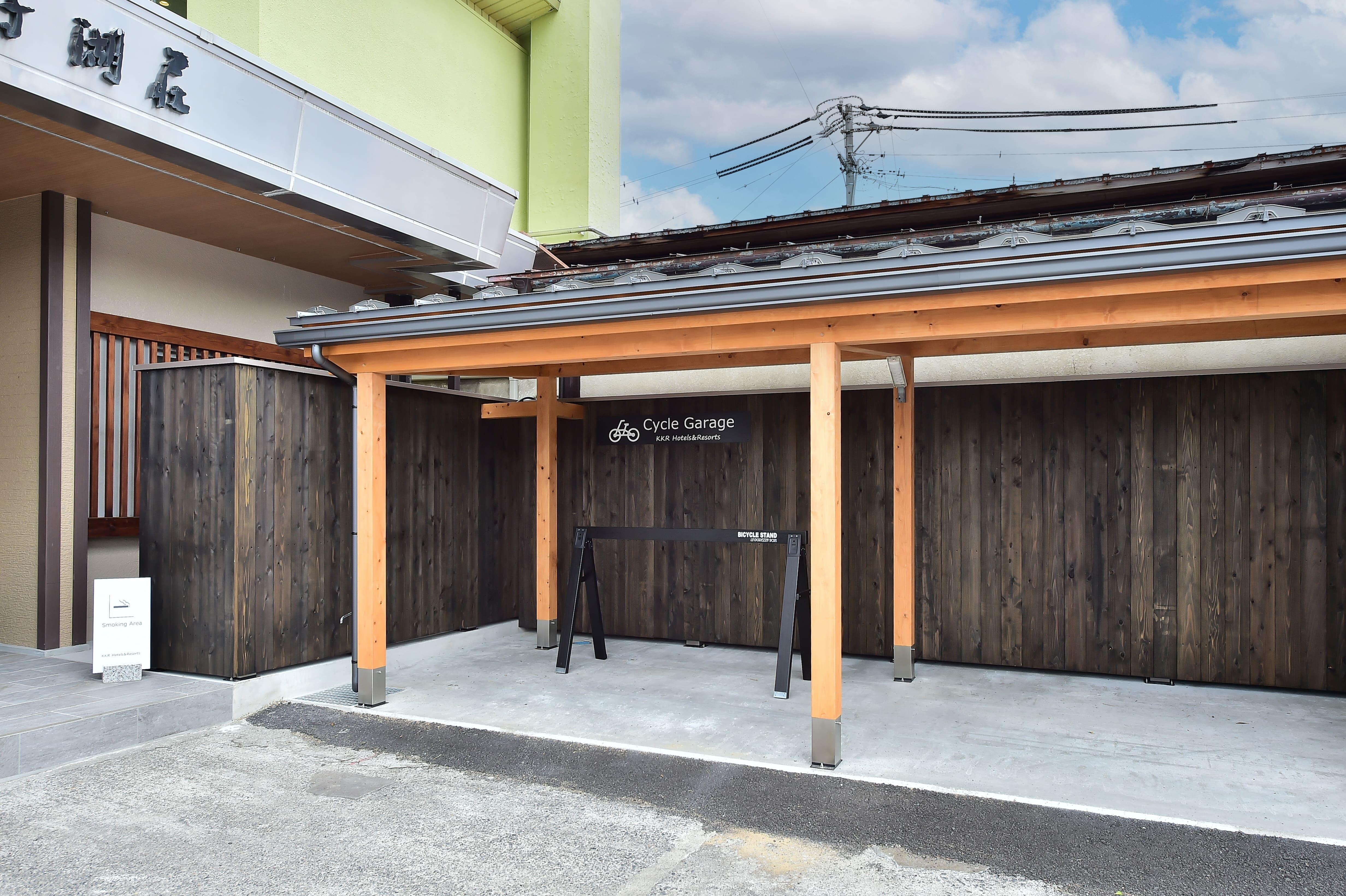 屋根付き駐輪場（バイク可）